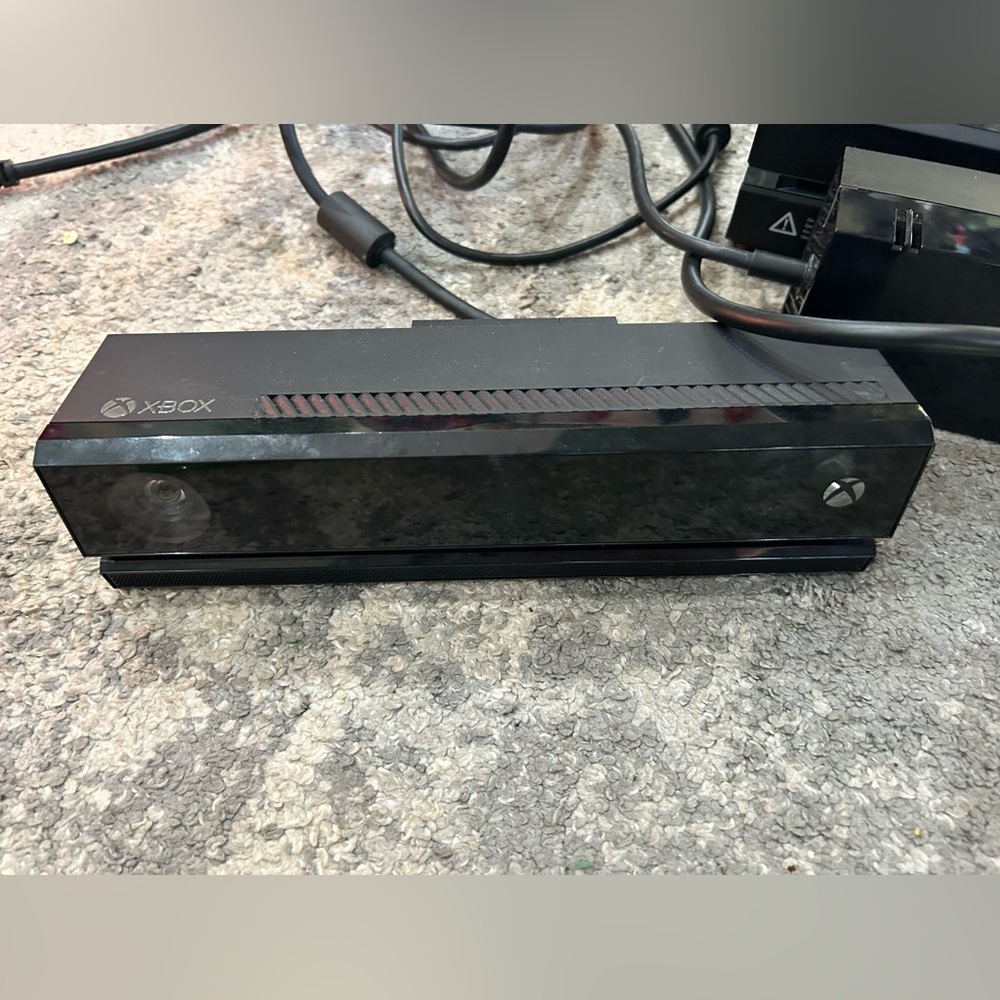 First Edition XBox 1 w/ controller - Picture 3 of 3